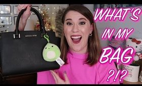 WHAT'S IN MY BAG 👜 *lots of weird shiz* 😂