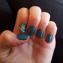 glitttee



blue glitter nails