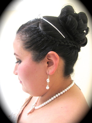 ** I am not a professional** My friend Ale asked me to do her hair and make up for her wedding. I made a braid on the back from bottom to top, then the updo and at the end the braids on the side.