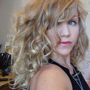 Dakota Fanning Wonderland Makeup and messy Curly hair