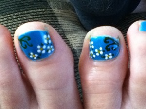 Ma's toe nail design