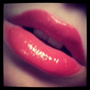 I admire red lips so much!