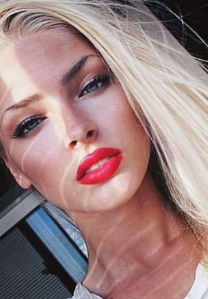 For the best Alena Shishkova simple makeup look (like this picture) go to YouTube video called "Alena Shishkova Inspired Tutorial" and the girls' channel is called Lauren Curtis