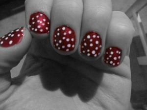 red and white polka dot nails 