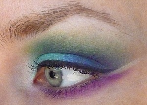 I recently ordered the new Sugarpill palette and felt like experimenting.  I had to work some Midori in overtop of Acidberry b/c it was pulling more yellow on me (just not what I was going for).
