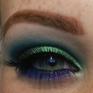 i bought my urban decay electric pallete a couple of weeks ago when i was in london and i haven't stopped playing with it since.  i think this pallete is perfect for mermaid looks and that's basically what i've used it for the last couple of times.