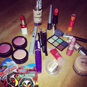 Make-up, lifestyle and more:) my First picture