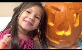 TURNING MY CAT INTO A PUMPKIN! (Itty Bitty Vlog #2)