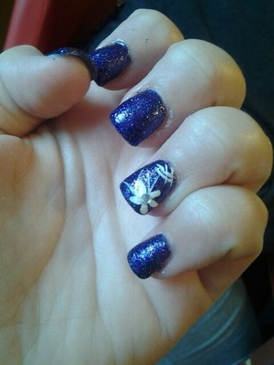 cute flower nails with purplely sparkles