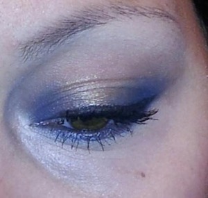 I did this for a friend who was looking for a navy and gold eye that wasn't too smokey. It turned out little bright in the picture, but hopefully everyone enjoys. 