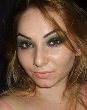 http://makeupbybyutzika.blogspot.com/2011/09/tutorial-smokey-eyes.html
