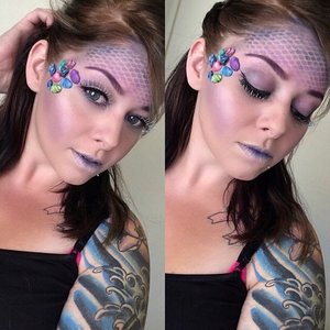 My cousin asked me for help with her mermaid makeup back around Halloween & this is what I came up with. 