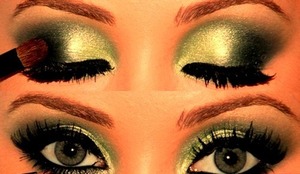 I don't take credit for this picture. Found it off a website, I simply LOVED the eye makeup. 