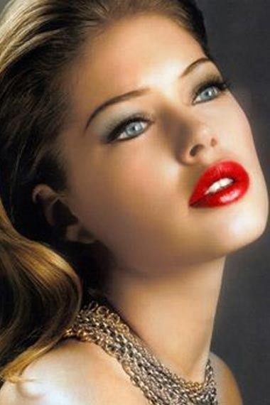 What Eye Makeup That Goes With Red Lips And A Black Dress Beautylish