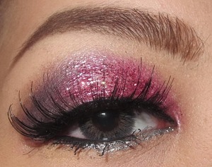 You can wear this look on your lovely Valentine !!