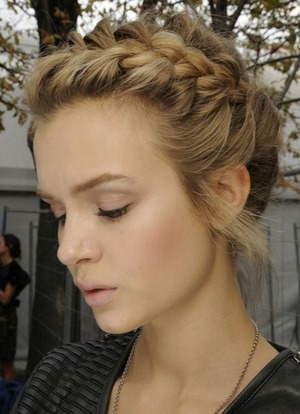 I want to do my hair like this for school, how do I do this? <3
