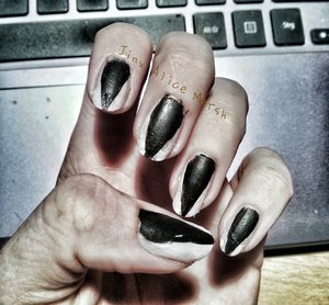 It doesnt look like it, but in real life, when your hands are in motion (given that the base colour is close to your skin tone) they do look like actual claws without the fuzz of shaping them first!! Made with acrylic paint.