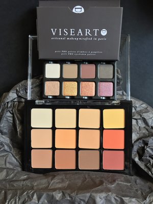 WOW I finally got my hands on a Viseart Warm Matte * Petite Pro Palettes. They are just so absolutely stunning & amazing!  Pics do not do them justice. you have to get them. See & feel  them for yourself. I am so so happy with them all.