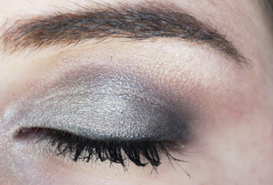 I really do love smokey eyes, but since I am very young, I wanted something soft that I could wear going out at evening without being too strong! Tutorial @ http://www.gavetadefutilidades.com/2013/03/fototutorial-esfumado-claro-usando.html