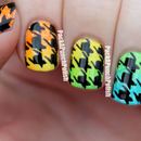 Gradient Houndstooth Nail Art