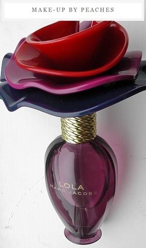 Please check out my review of this beautiful perfume on my blog and YouTube channel xxx