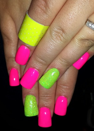 summer ie getting closer... time for bright colors and neons! oh and yes of course my band aid had to match! fabulous! 