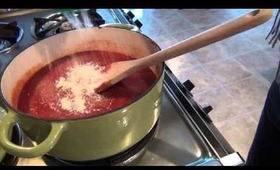 Spaghetti sauce with meatballs