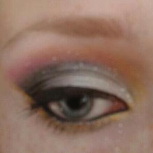 Not the best photo, but I was just so excited that I'd finally figured how how I was going to do my makeup for prom :D
TUTORIAL! http://www.youtube.com/watch?v=ty-dfKO5Z_o&feature=plcp