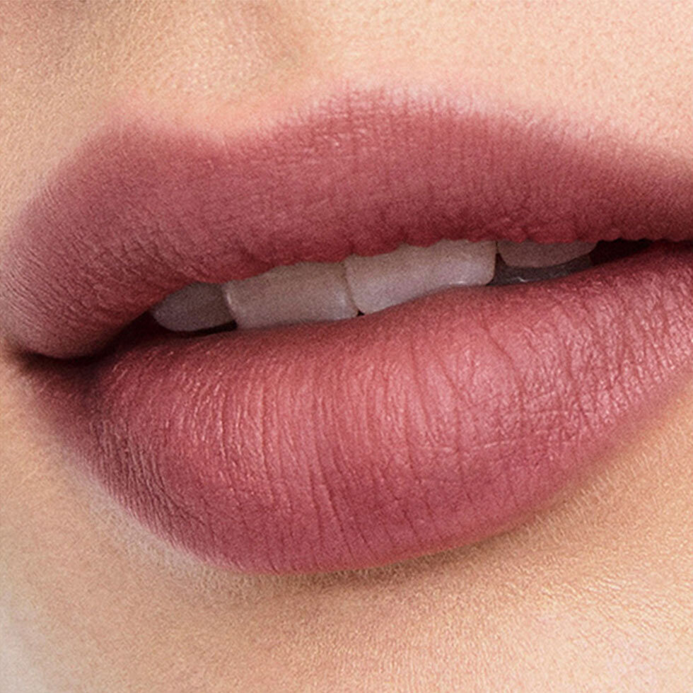 Hourglass lip model using just the Phantom Blur Balm