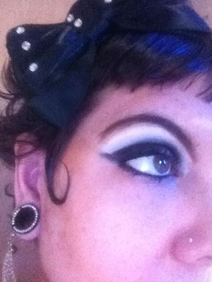 Accentuated cat eyes blended