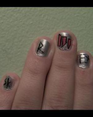 SKRILLEX fingernails :)