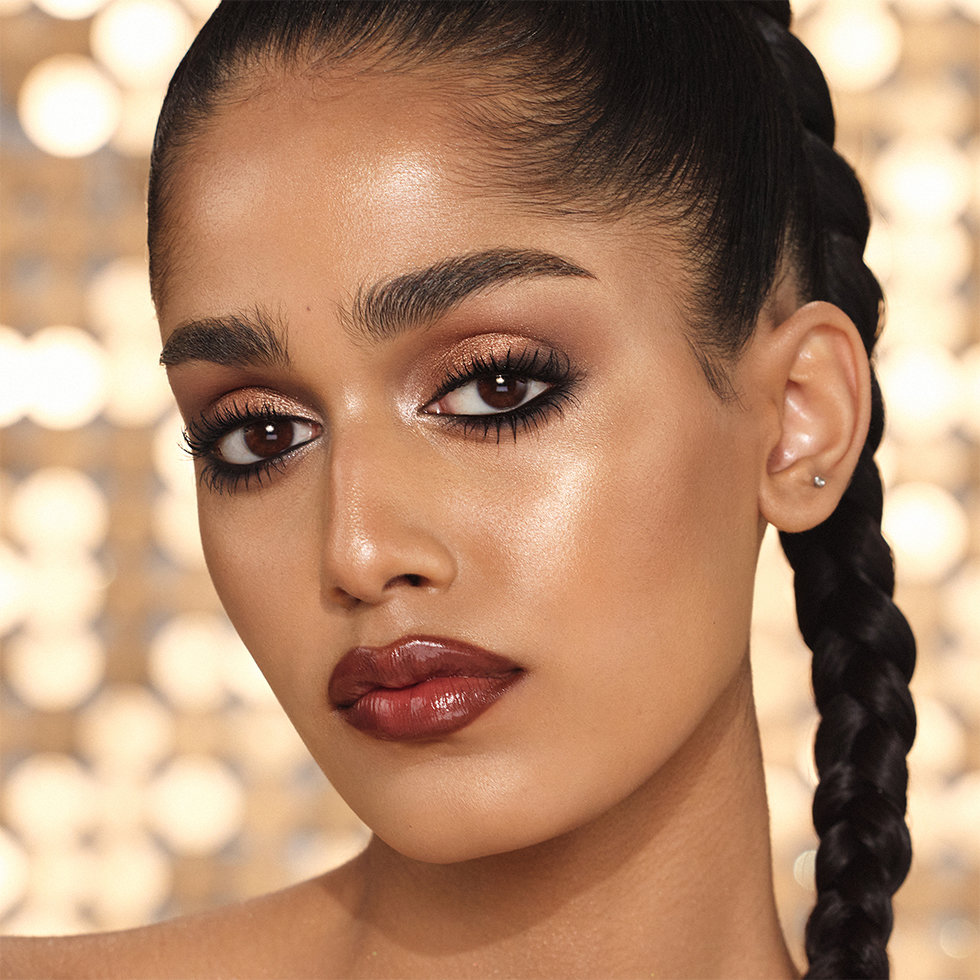 Anastasia Beverly Hills model wearing the Mini Sultry Kit