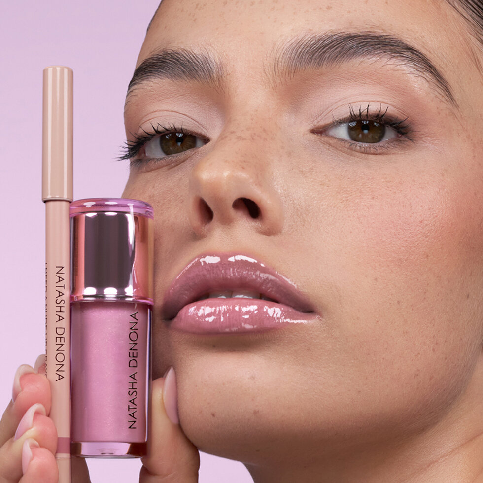 Natasha Denona model wearing the HY-GLOSS Lip Set in Lush Lila