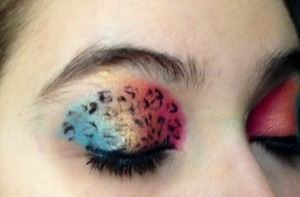 I used pigment in various shades and gel liner to create the pattern 