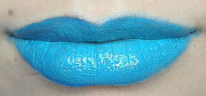 - Dark blue eyeliner as lipliner to fill in my lips.
- Light blue/turquoise lipstick (vivaladiva-shark!)
- Clear lipgloss