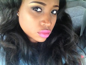 Neutral crease eye look with candy coated lips 