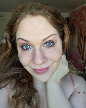 Tinted lips, and delicately shimmered eye makeup! New Valentine's Day tutorial beauties :).
http://theyeballqueen.blogspot.com/2017/01/valentines-day-super-girly-natural.html