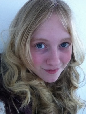 Ok, so a while back I curled my hair. I want to know if it's nice! So please tell me if I suit it or if it's nice! 