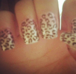 Cheetah print nails