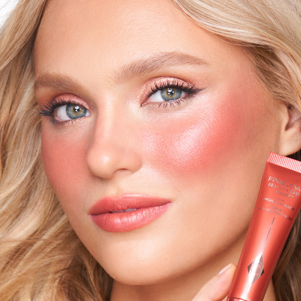 Charlotte Tilbury Glowgasm Light Wand in Pinkgasm Sunset
