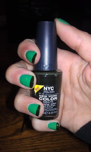 Decided to venture out of my one shade routine and try something different to celebrate the friendliest day of the year!  Here I used China Glaze in Four Leaf Clover as the base color, and then I painted my tips with NYC's In a New York Minute quick dry polish in Flat Iron green.