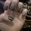 glittery grey nails <3