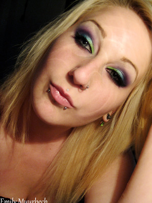A full face picture of the green,turquoise, purple makeup
http://trickmetolife.blogg.se