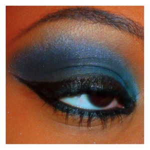 SACHA Cosmetics was used in this look.