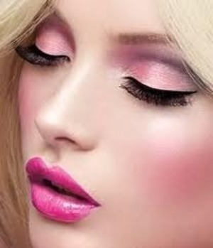 This is a pink makeup style that is good for so many occations