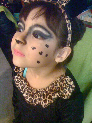 Cute Baby Cheetah! http://runwayorthehighway.wordpress.com/2011/10/31/cute-cheetah-for-halloween/