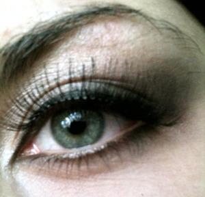 Amy Lee's eye make-up in her video "My immortal"
