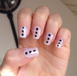 Dotted Pastel Nail Art

Products Used:

P2 - Rich Care + Color - So Sweet (80)
Manhattan - Black Nail Polish
Dotting Tool