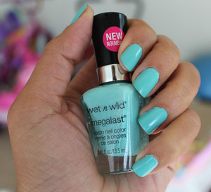 THIS IS MY MINT/TEAL NOTD THAT I PAIRED WITH MY NEW "HOLY GRAIL" TOP COAT(ORLY SEC N DRY) THAT I ABSOLUTELY ADORE!