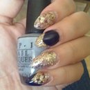 almond nails, gold glitter with tabaco
